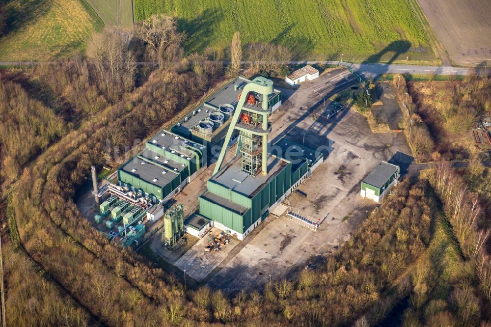 Luftaufnahme Hamm - Förderanlagen und Bergbau- Schacht- Anlagen am Förderturm Bergwerk Ost Schacht Lerche in Hamm im Bundesland Nordrhein-Westfalen, Deutschland