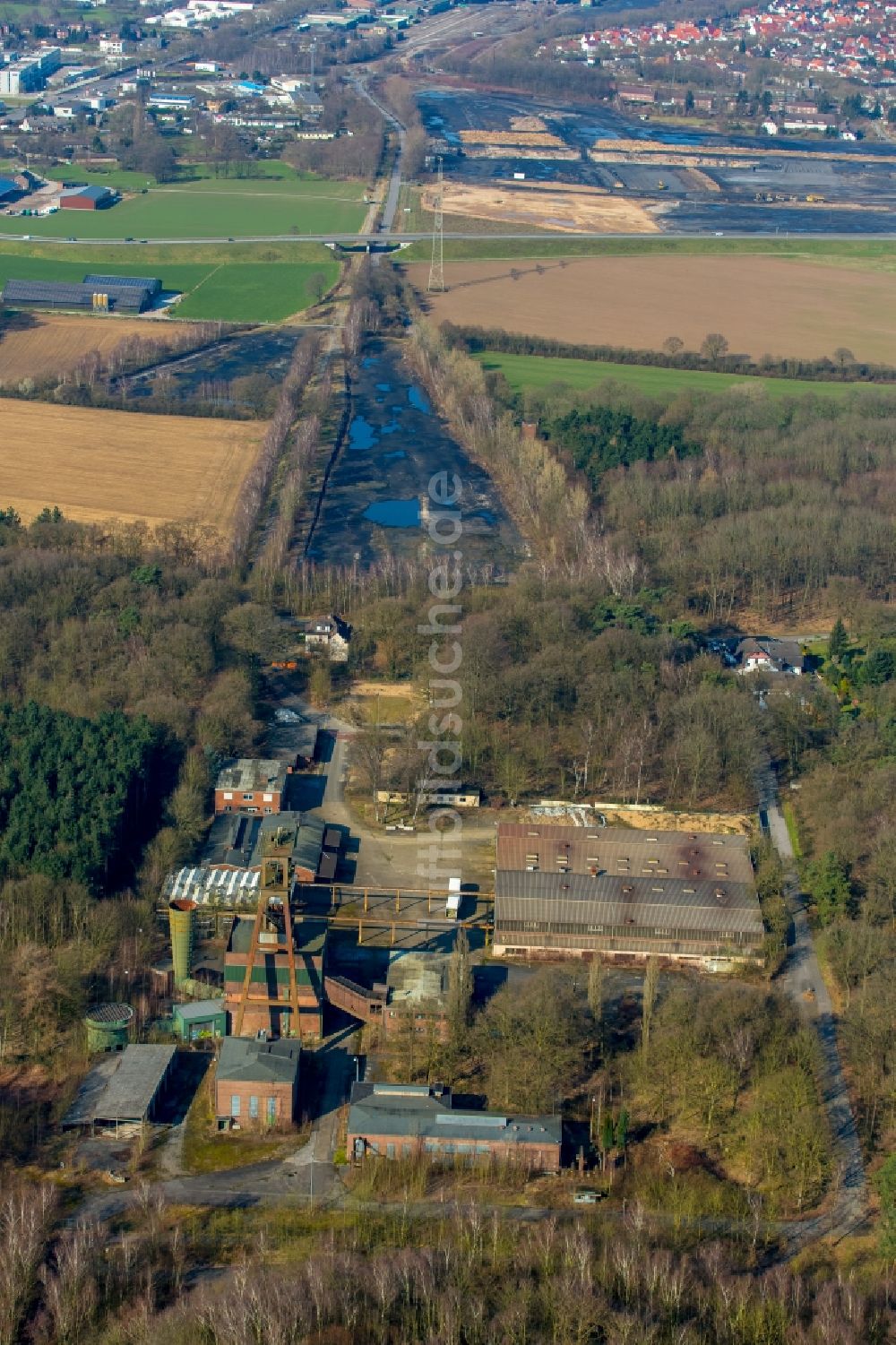 Kamp-Lintfort von oben - Förderanlagen und Bergbau- Schacht- Anlagen am Förderturm Bergwerk West Schacht 3 in Kamp-Lintfort im Bundesland Nordrhein-Westfalen