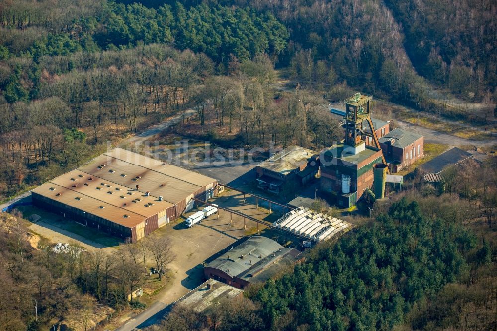 Kamp-Lintfort aus der Vogelperspektive: Förderanlagen und Bergbau- Schacht- Anlagen am Förderturm Bergwerk West Schacht 3 in Kamp-Lintfort im Bundesland Nordrhein-Westfalen