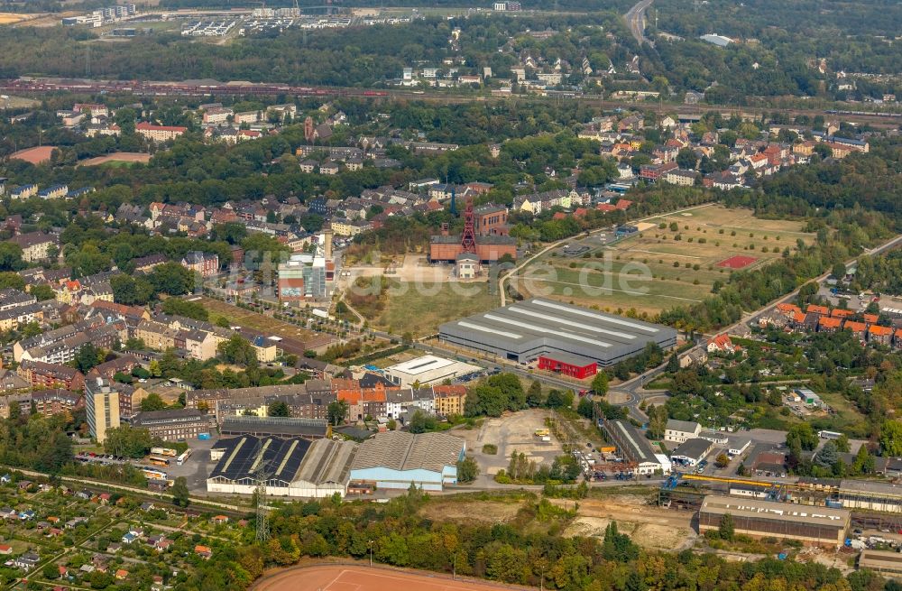 Gelsenkirchen aus der Vogelperspektive: Förderanlagen und Bergbau- Schacht- Anlagen am Förderturm er ehemaligen Zeche Consolidation 3 in Gelsenkirchen im Bundesland Nordrhein-Westfalen, Deutschland