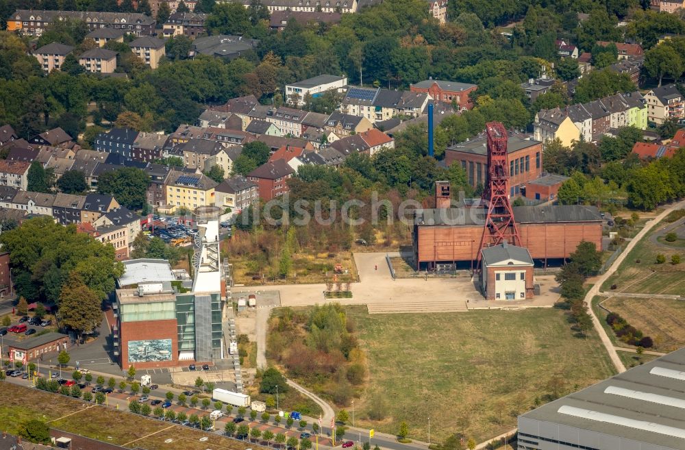 Luftaufnahme Gelsenkirchen - Förderanlagen und Bergbau- Schacht- Anlagen am Förderturm er ehemaligen Zeche Consolidation 3 in Gelsenkirchen im Bundesland Nordrhein-Westfalen, Deutschland