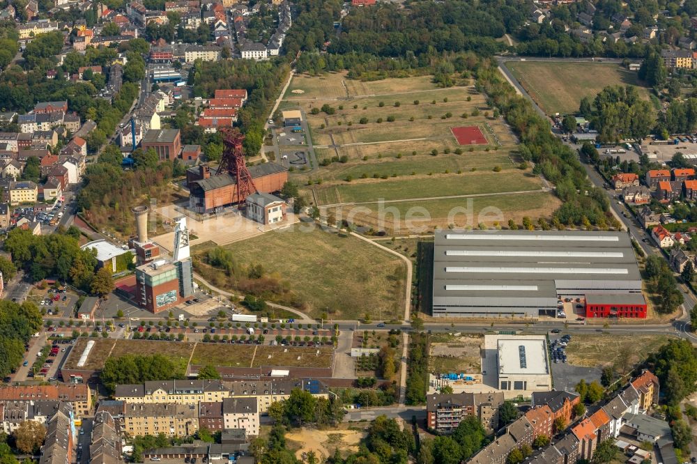 Gelsenkirchen aus der Vogelperspektive: Förderanlagen und Bergbau- Schacht- Anlagen am Förderturm er ehemaligen Zeche Consolidation 3 in Gelsenkirchen im Bundesland Nordrhein-Westfalen, Deutschland