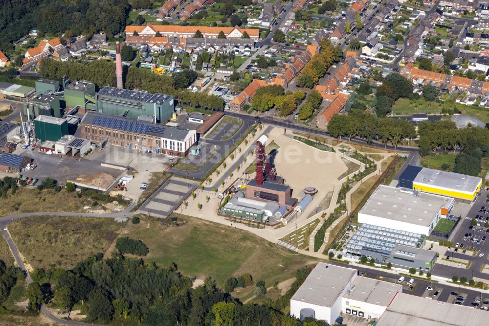 Hückelhoven aus der Vogelperspektive: Förderanlagen und Bergbau- Schacht- Anlagen am Förderturm in Hückelhoven im Bundesland Nordrhein-Westfalen, Deutschland