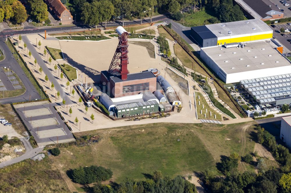 Luftaufnahme Hückelhoven - Förderanlagen und Bergbau- Schacht- Anlagen am Förderturm in Hückelhoven im Bundesland Nordrhein-Westfalen, Deutschland