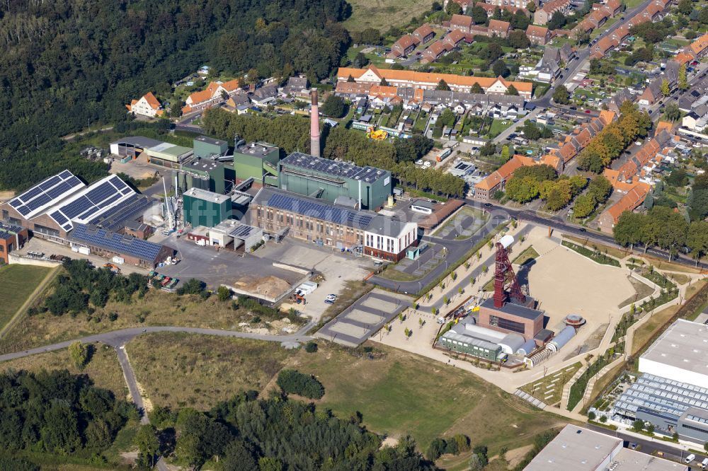 Hückelhoven von oben - Förderanlagen und Bergbau- Schacht- Anlagen am Förderturm in Hückelhoven im Bundesland Nordrhein-Westfalen, Deutschland