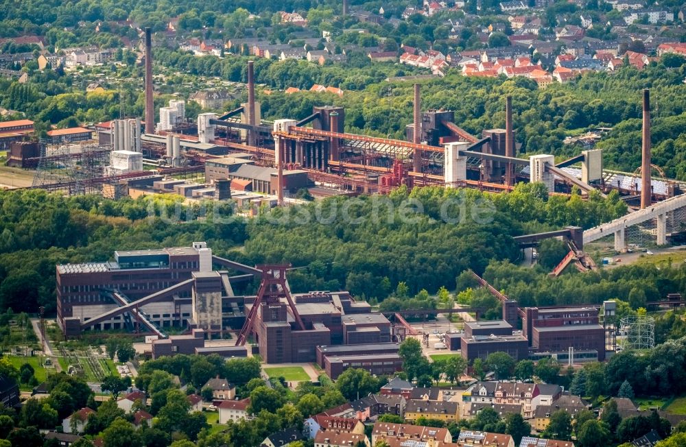 Luftbild Essen - Förderanlagen und Bergbau- Schacht- Anlagen am Förderturm Kokerei Zollvereinin Essen im Bundesland Nordrhein-Westfalen