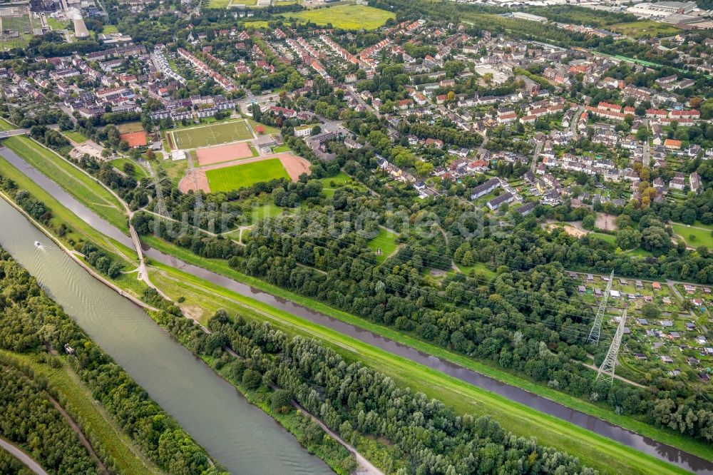 Luftaufnahme Essen - Förderanlagen und Bergbau- Schacht- Anlagen am Förderturm Kokerei Zollvereinin Essen im Bundesland Nordrhein-Westfalen