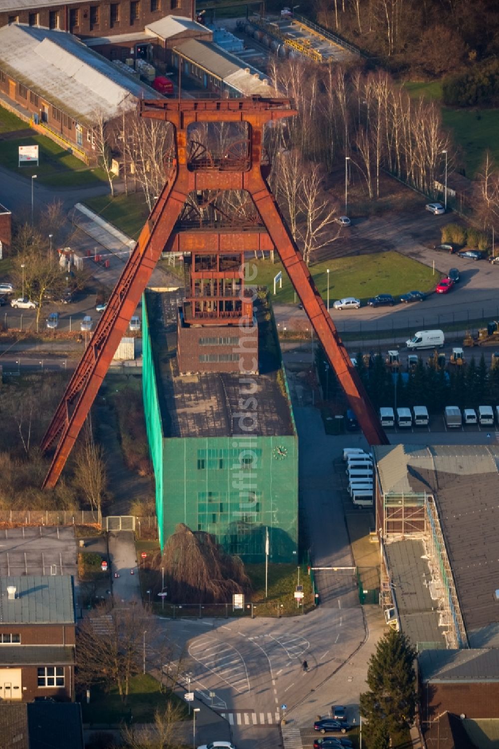 Herne aus der Vogelperspektive: Förderanlagen und Bergbau- Schacht- Anlagen am Förderturm Pluto in Wanne-Eickel im Bundesland Nordrhein-Westfalen