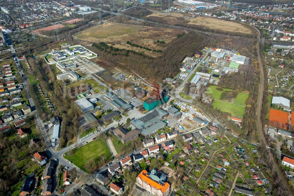 Luftbild Herne - Förderanlagen und Bergbau- Schacht- Anlagen am Förderturm Pluto in Wanne-Eickel im Bundesland Nordrhein-Westfalen