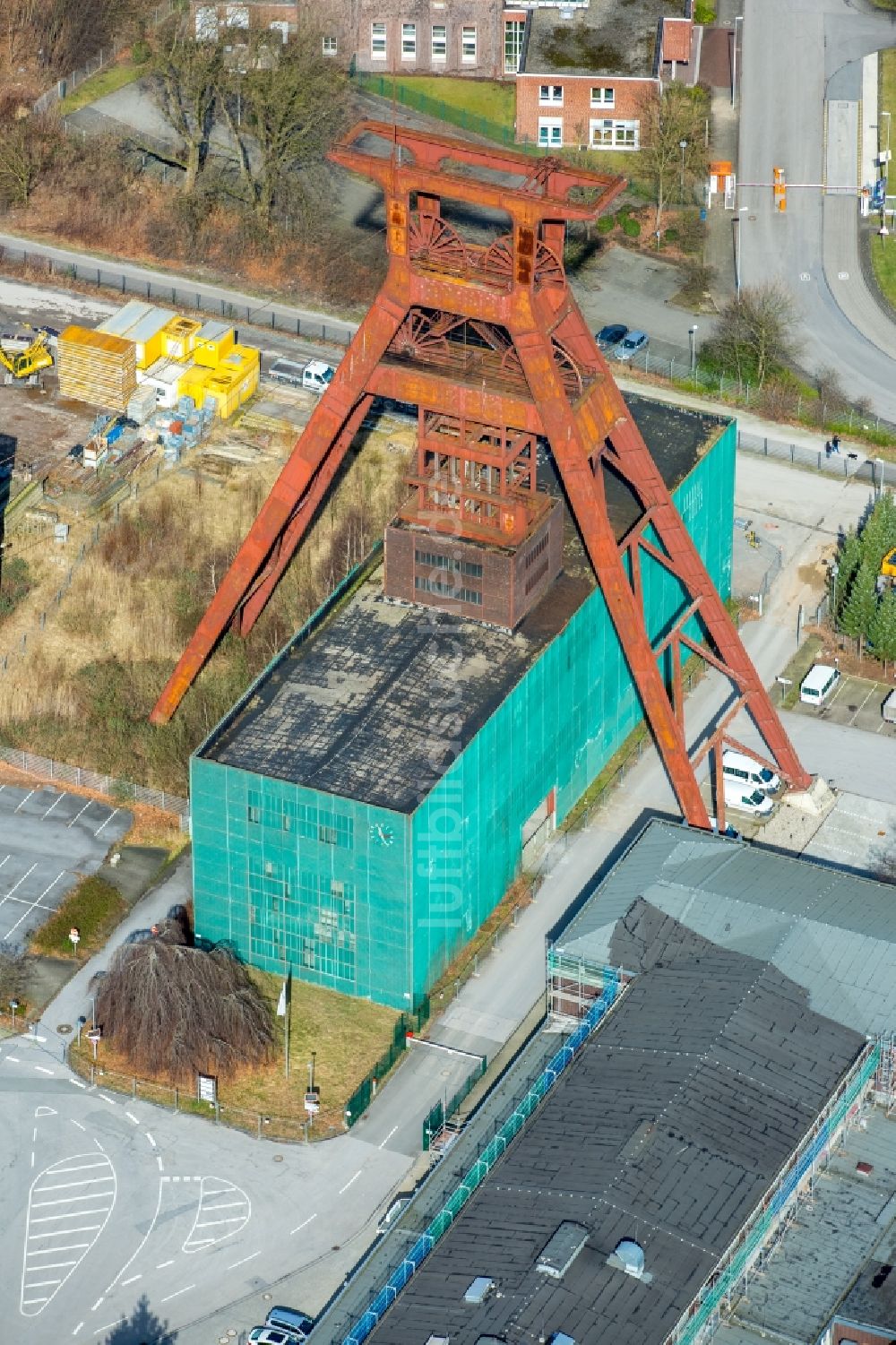 Herne aus der Vogelperspektive: Förderanlagen und Bergbau- Schacht- Anlagen am Förderturm Pluto in Wanne-Eickel im Bundesland Nordrhein-Westfalen