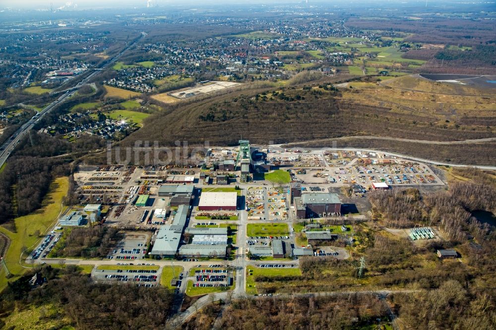 Bottrop aus der Vogelperspektive: Förderanlagen und Bergbau- Schacht- Anlagen am Förderturm Prosper 9 des Bergwerks Prosper-Haniel in Bottrop im Bundesland Nordrhein-Westfalen