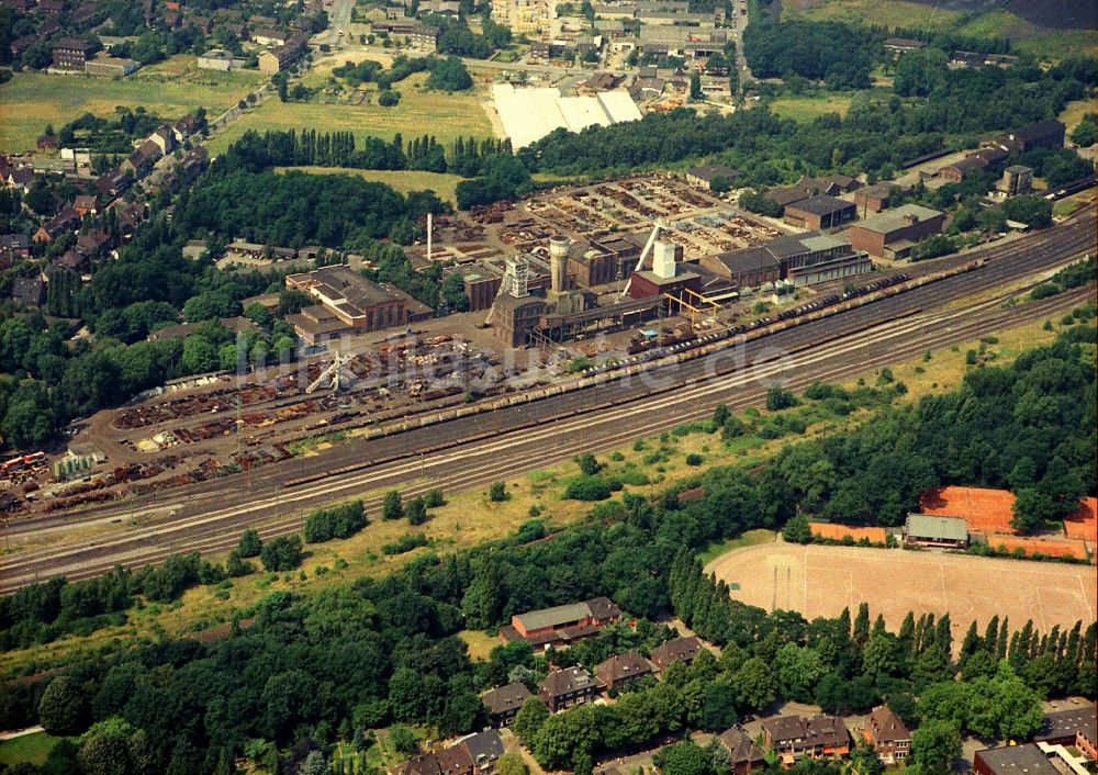 Oberhausen aus der Vogelperspektive: Förderanlagen und Bergbau- Schacht- Anlagen am Förderturm der Schachtanlage Sterkrade 1/2 in Oberhausen im Bundesland Nordrhein-Westfalen