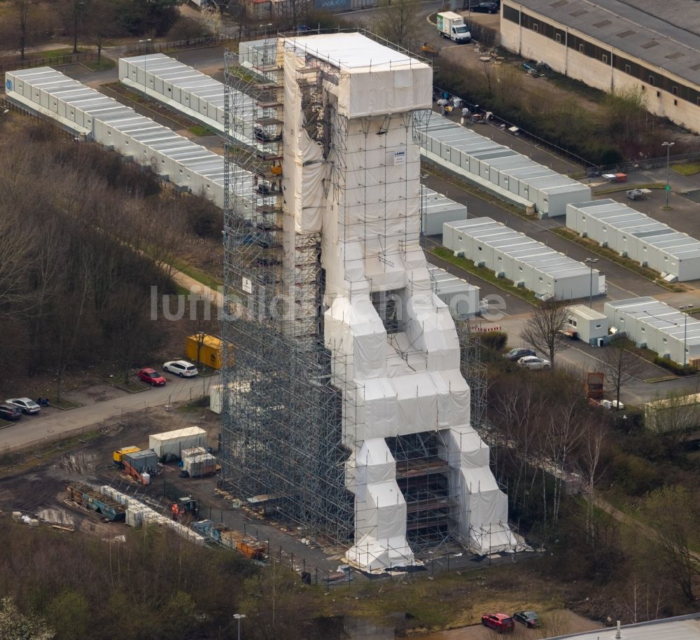 Bochum aus der Vogelperspektive: Förderanlagen und Bergbau- Schacht- Anlagen am Förderturm der Zeche Holland im Ortsteil Wattenscheid in Bochum im Bundesland Nordrhein-Westfalen, Deutschland