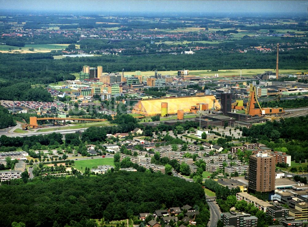 Luftbild Bergkamen - Förderanlagen und Bergbau- Schacht- Anlagen am Förderturm der Zeche Monopol Schacht Grimberg 1/2 an der Rathenau Straße im Ortsteil Weddinghofen in Bergkamen im Bundesland Nordrhein-Westfalen, Deutschland