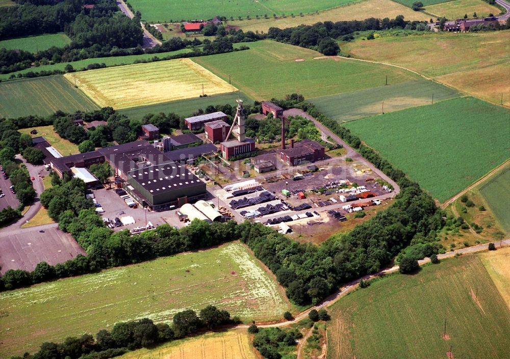 Kempen aus der Vogelperspektive: Förderanlagen und Bergbau- Schacht- Anlagen am Förderturm der Zeche Niederberg in Kempen im Bundesland Nordrhein-Westfalen