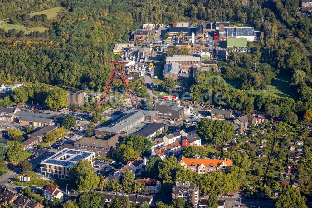 Wanne-Eickel aus der Vogelperspektive: Förderanlagen und Bergbau- Schacht- Anlagen am Förderturm Zeche Pluto 2/3/7 in Wanne-Eickel im Bundesland Nordrhein-Westfalen, Deutschland