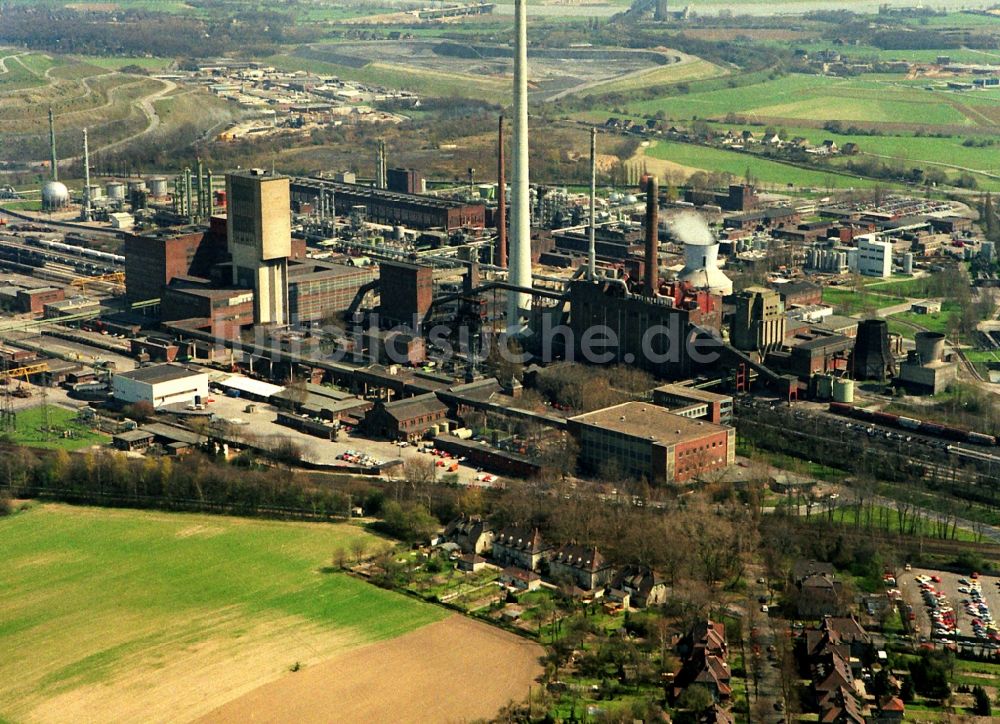 Luftbild Moers - Förderanlagen und Bergbau- Schacht- Anlagen am Förderturm Zeche Rheinpreußen im Ortsteil Meerbeck in Moers im Bundesland Nordrhein-Westfalen