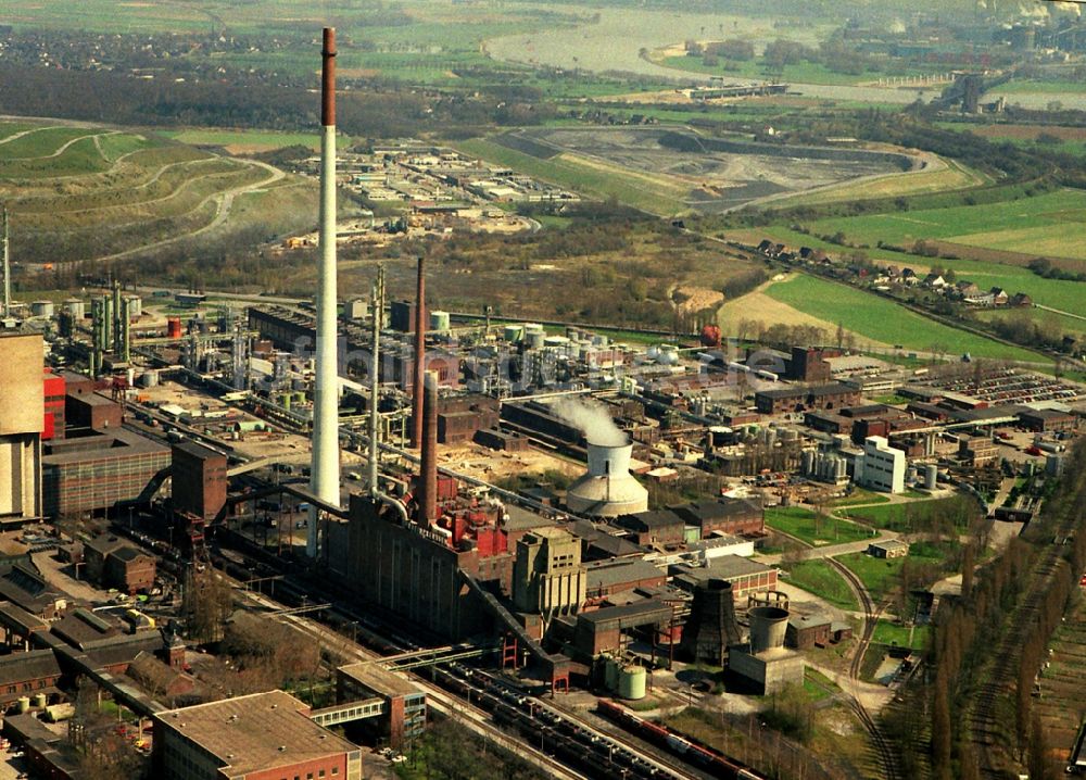 Luftaufnahme Moers - Förderanlagen und Bergbau- Schacht- Anlagen am Förderturm Zeche Rheinpreußen im Ortsteil Meerbeck in Moers im Bundesland Nordrhein-Westfalen