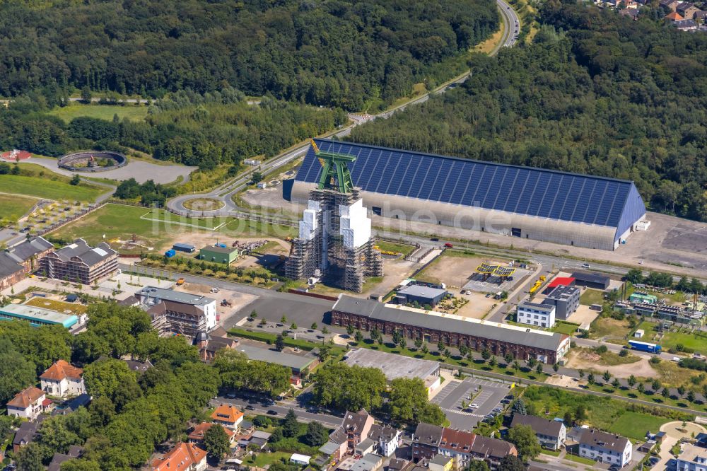 Luftbild Dinslaken - Förderanlagen und Bergbau- Schacht- Anlagen am Förderturm der Zentralwerkstatt Zeche Lohberg in Dinslaken im Bundesland Nordrhein-Westfalen, Deutschland