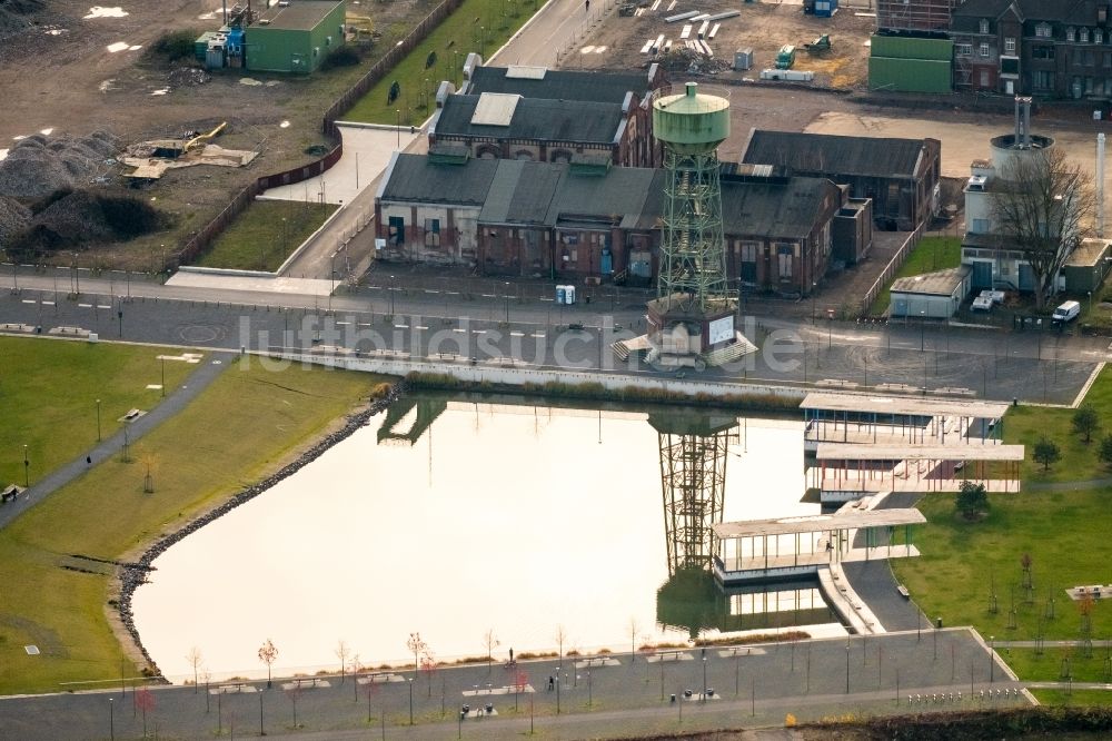 Dinslaken aus der Vogelperspektive: Förderanlagen und Bergbau- Schacht- Anlagen am Wasserturm Bergwerk Lohberg im Ortsteil Ruhr Metropolitan Area in Dinslaken im Bundesland Nordrhein-Westfalen