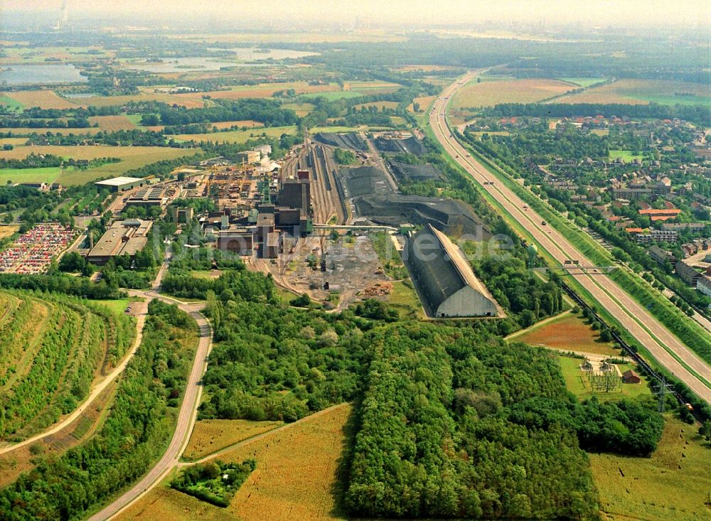 Moers aus der Vogelperspektive: Förderanlagen und Bergbau- Schacht mit Förderturm Schachtanlage Pattberg im Stadtteil Repelen in Moers im Bundesland Nordrhein-Westfalen