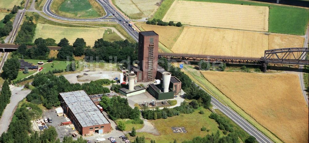 Luftaufnahme Duisburg - Förderanlagen und Bergbau- Schacht mit Förderturm Wetterschacht Gerdt (gehört zum Bergwerk Walsum) in Duisburg im Bundesland Nordrhein-Westfalen