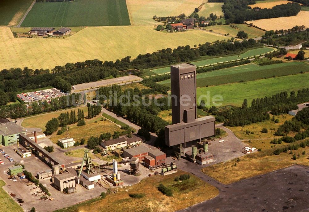 Luftbild Kamp-Lintfort - Förderanlagen und Bergbau- Schacht mit Förderturm der Zeche Rossenray des Verbundbergwerk Rheinland in Kamp-Lintfort im Bundesland Nordrhein-Westfalen