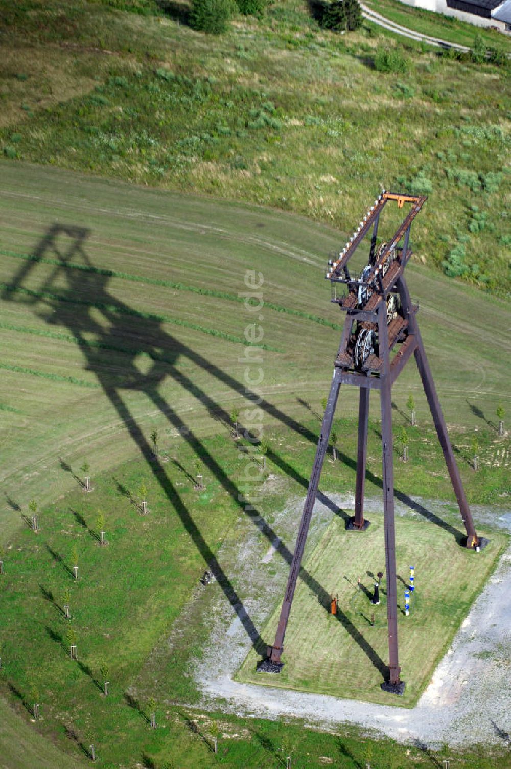 Löbichau aus der Vogelperspektive: Förderturm bei Löbichau