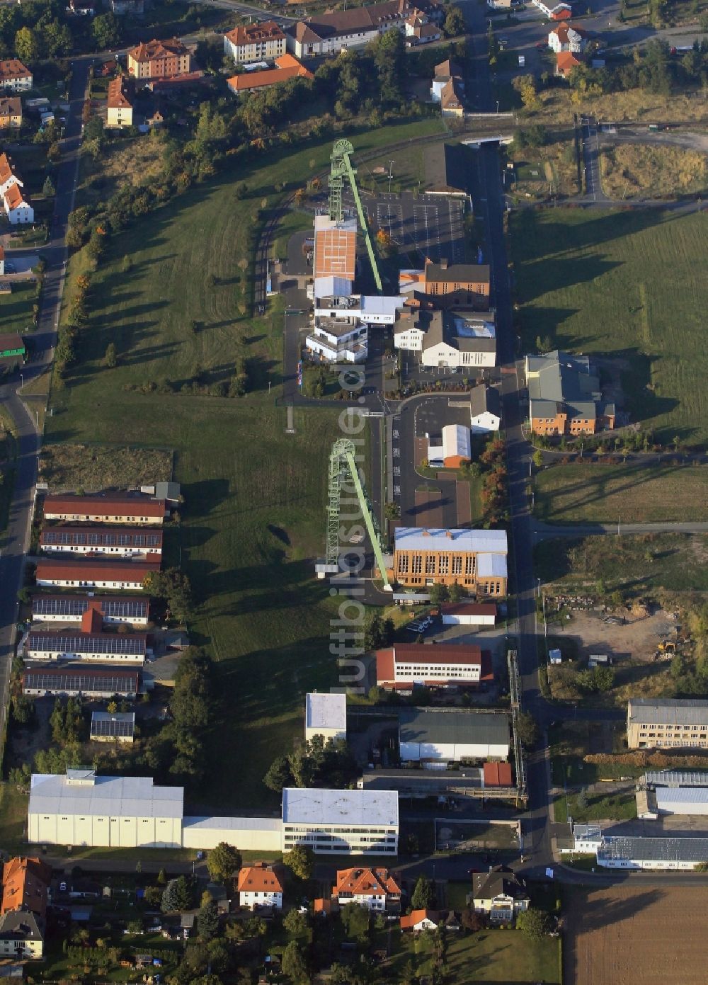 Merkers von oben - Förderturm und Schacht- Eingang des Bergwerkes der K&S AG im Schaubergwerk und Industriemuseum Merkers in Thüringen