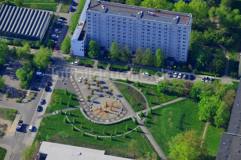 Luftaufnahme Berlin - Fred-Löwenberg-Platz im Bezirk Marzahn-Hellersdorf in Berlin