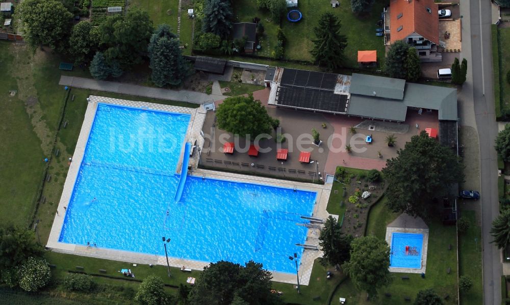 Greußen von oben - Freibad in Greußen im Bundesland Thüringen