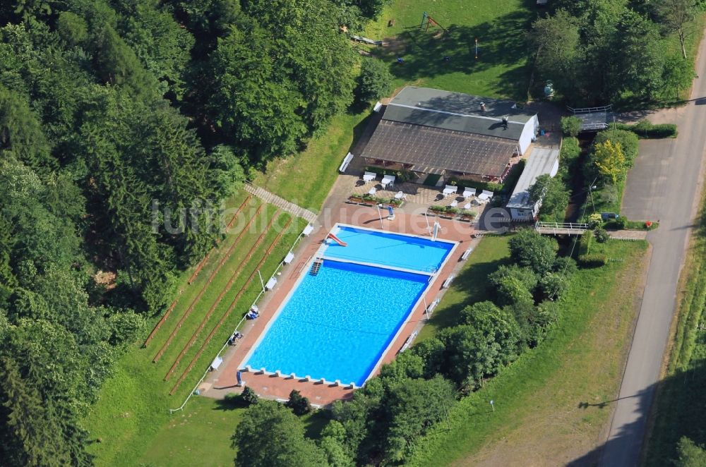 Leinatal aus der Vogelperspektive: Freibad in Leinatal im Bundesland Thüringen