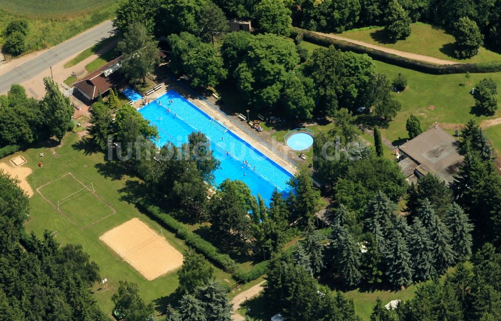 Weißensee aus der Vogelperspektive: Freibad neben dem Campingplatz in Weißensee im Bundesland Thüringen