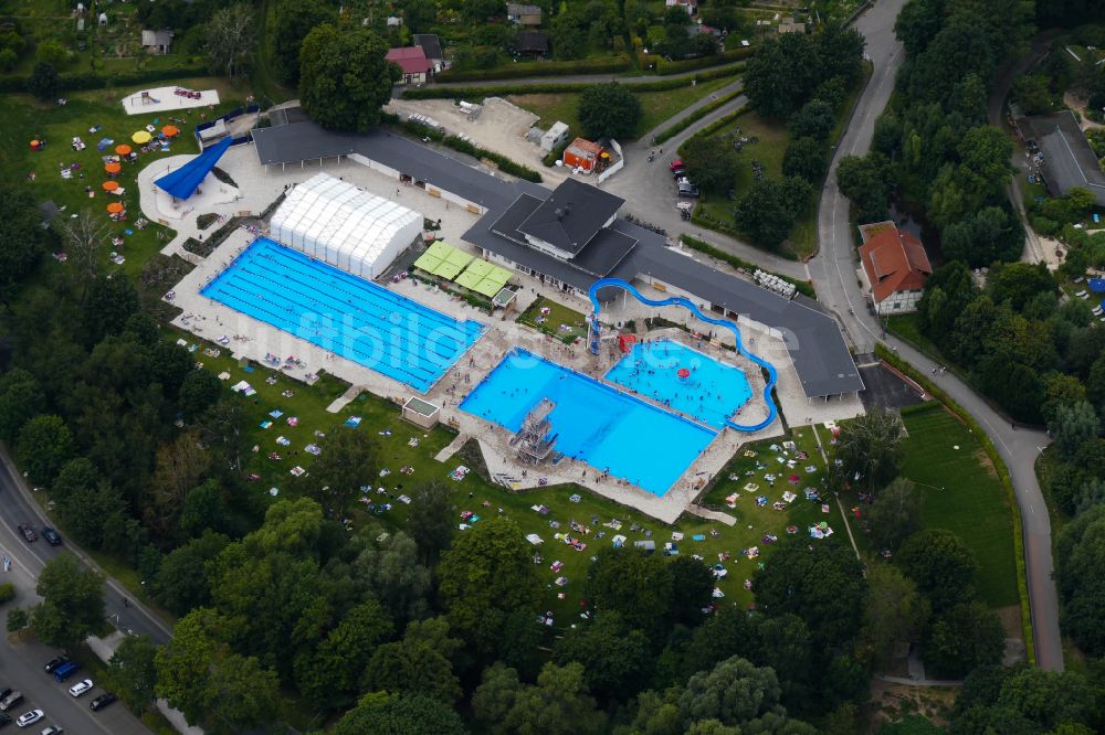 Göttingen von oben - Freibad- Schwimmbeckenanlagen Brauweg in Göttingen im Bundesland Niedersachsen, Deutschland