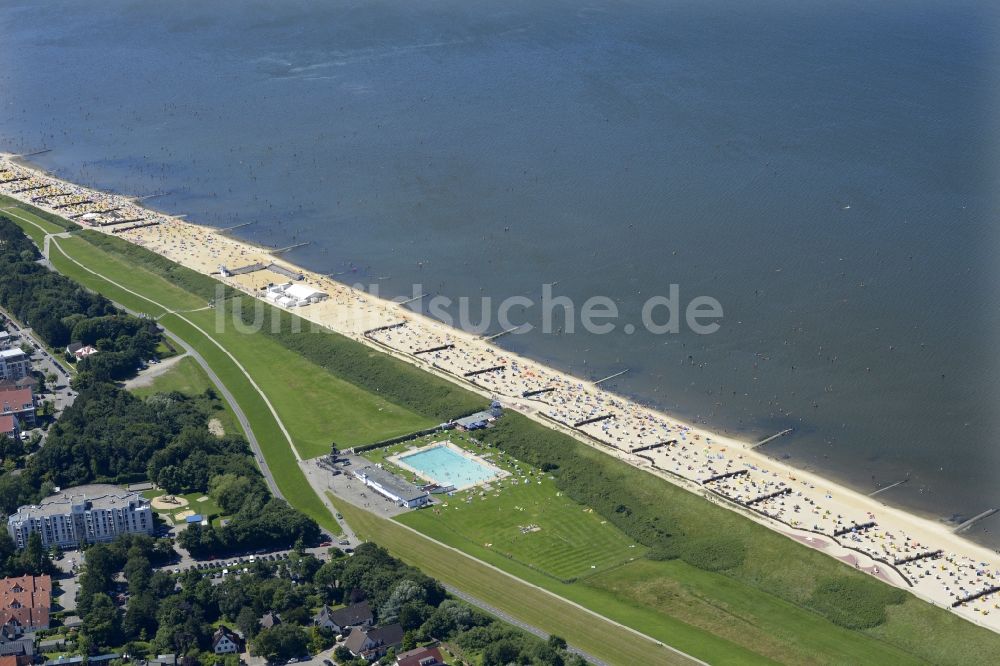 Cuxhaven von oben - Freibad Steinmarne am Strand der Nordseeküste bei Cuxhaven im Bundesland Niedersachsen