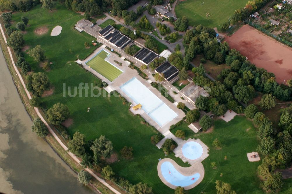 Wiesbaden von oben - Freibad in Wiesbaden im Bundesland Hessen