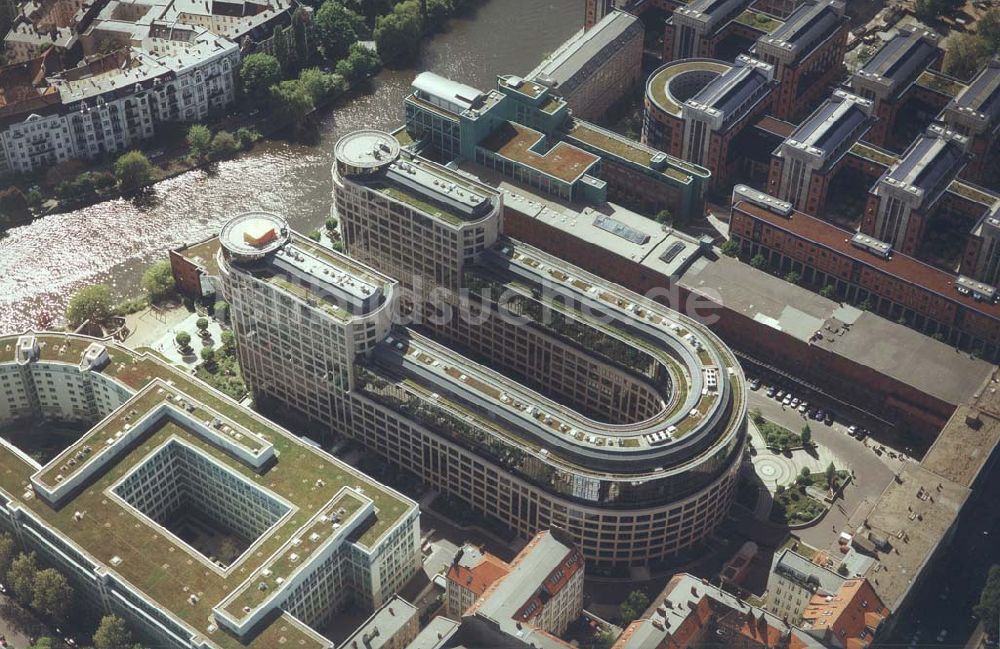 Luftbild Berlin - Moabit - Freiberger Spreebogen auf dem Gelände der alten Meierei in Berlin-Moabit - Sitz des Bundesinnenministeriums.