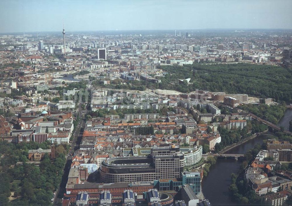 Berlin - Moabit von oben - Freiberger Spreebogen auf dem Gelände der alten Meierei in Berlin-Moabit - Sitz des Bundesinnenministeriums.