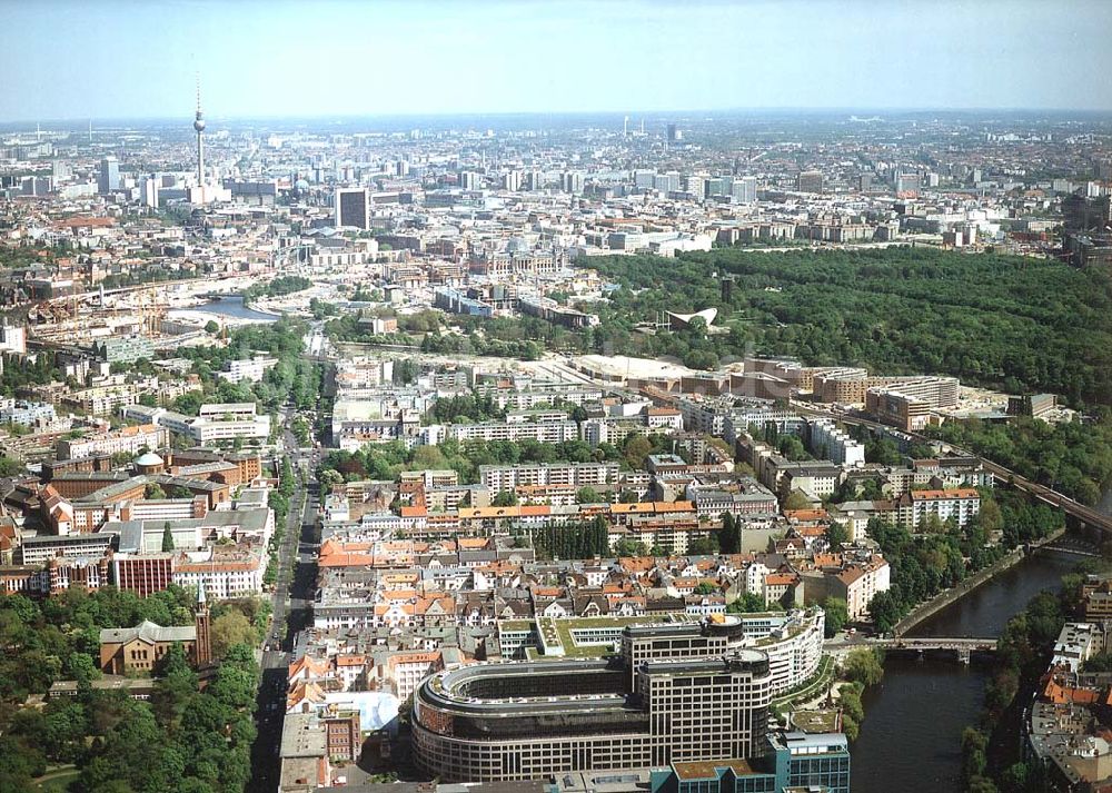 Berlin - Moabit von oben - Freiberger Spreebogenkomplex in Berlin-Moabit.