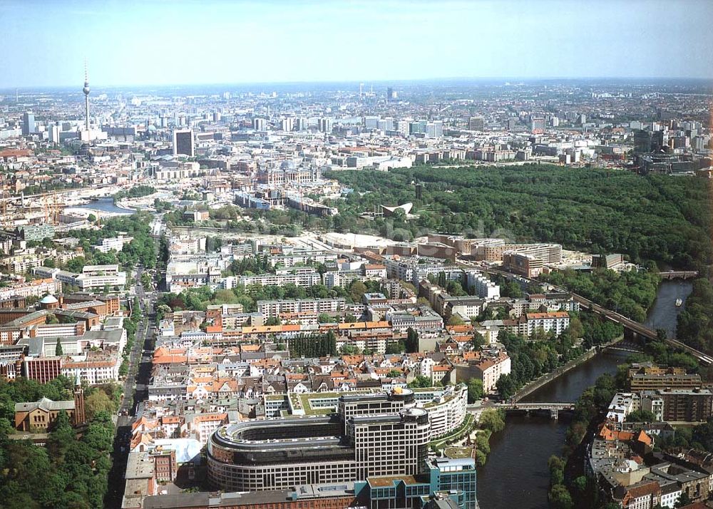 Berlin - Moabit aus der Vogelperspektive: Freiberger Spreebogenkomplex in Berlin-Moabit.