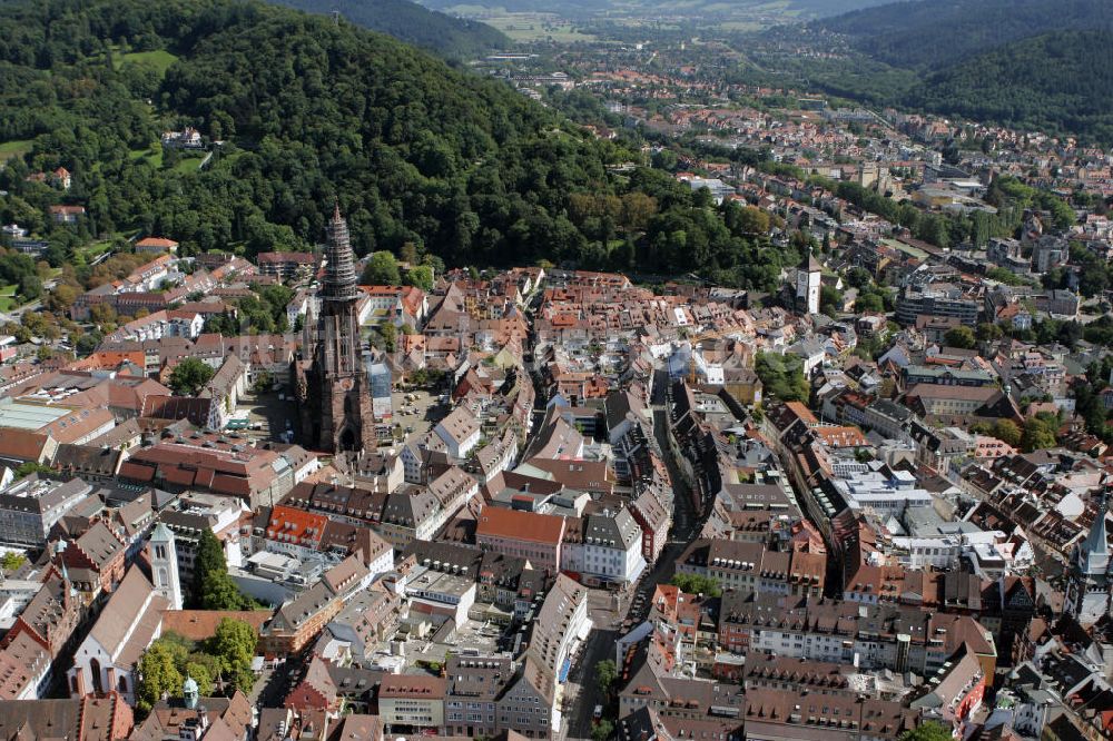 Freiburg im Breisgau aus der Vogelperspektive: Freiburg im Breisgau mit Münster