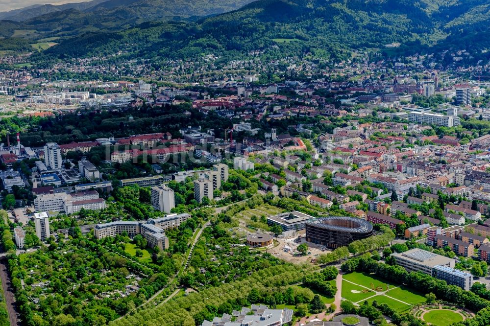 Luftbild Freiburg im Breisgau - Freiburg im Westen Berliner Allee und der Bereich um das tech. Rathasus im Breisgau im Bundesland Baden-Württemberg