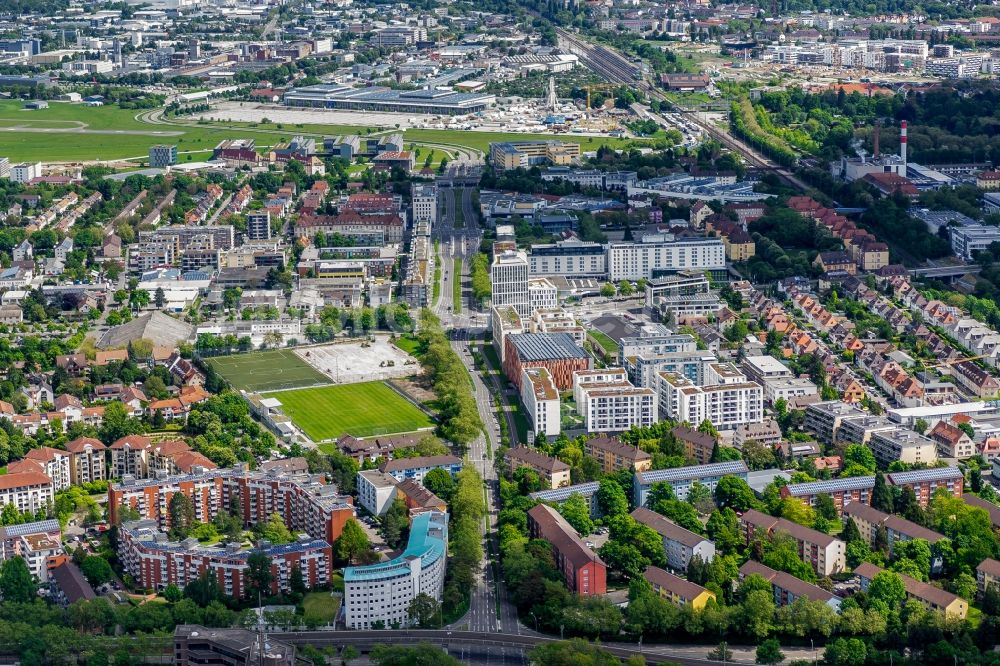 Luftaufnahme Freiburg im Breisgau - Freiburg im Westen Berliner Allee und der Bereich um das tech. Rathasus im Breisgau im Bundesland Baden-Württemberg