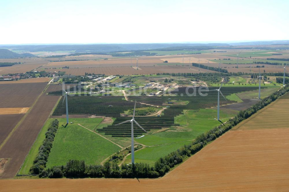 Eckolstädt aus der Vogelperspektive: Freifeld-Solarkraftwerk in Eckolstädt / Thüringen