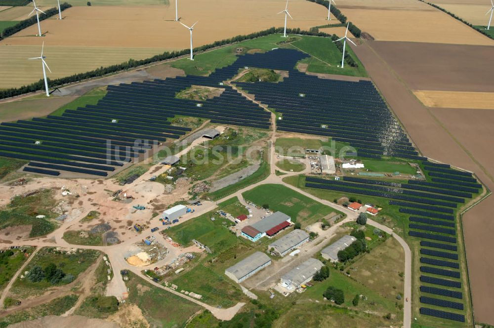 Luftaufnahme Eckolstädt - Freifeld-Solarkraftwerk in Eckolstädt / Thüringen