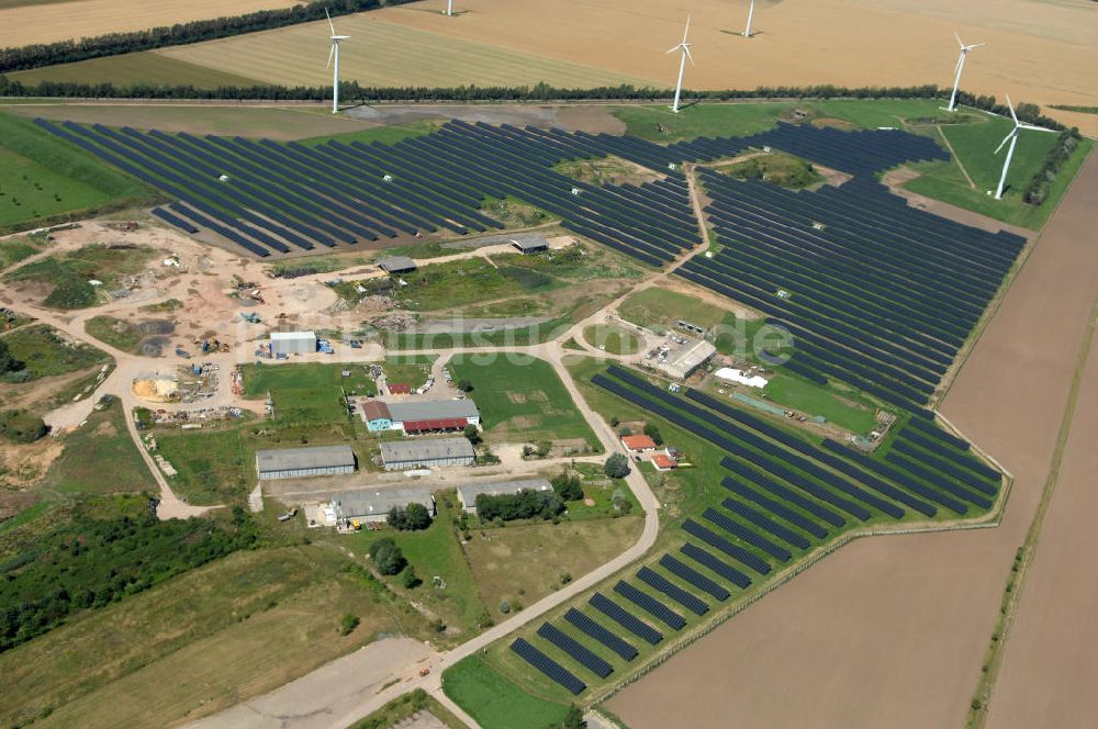 Eckolstädt aus der Vogelperspektive: Freifeld-Solarkraftwerk in Eckolstädt / Thüringen