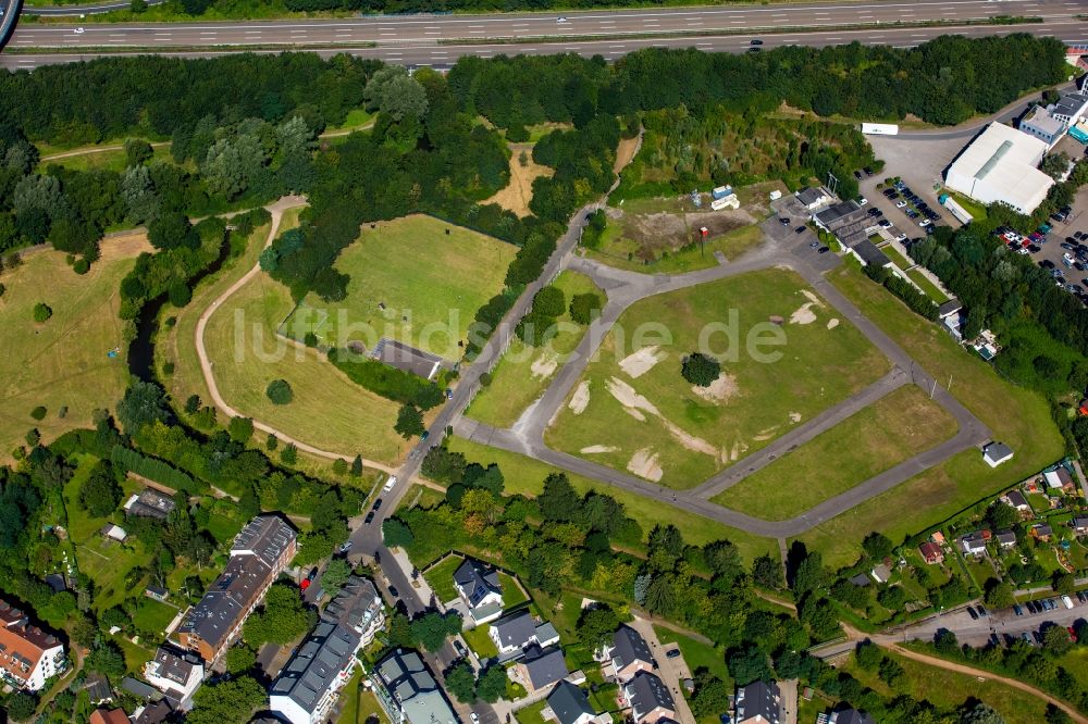 Luftaufnahme Düsseldorf - Freifläche an der Kartäuser Straße am Flughafen Düsseldorf in Düsseldorf im Bundesland Nordrhein-Westfalen