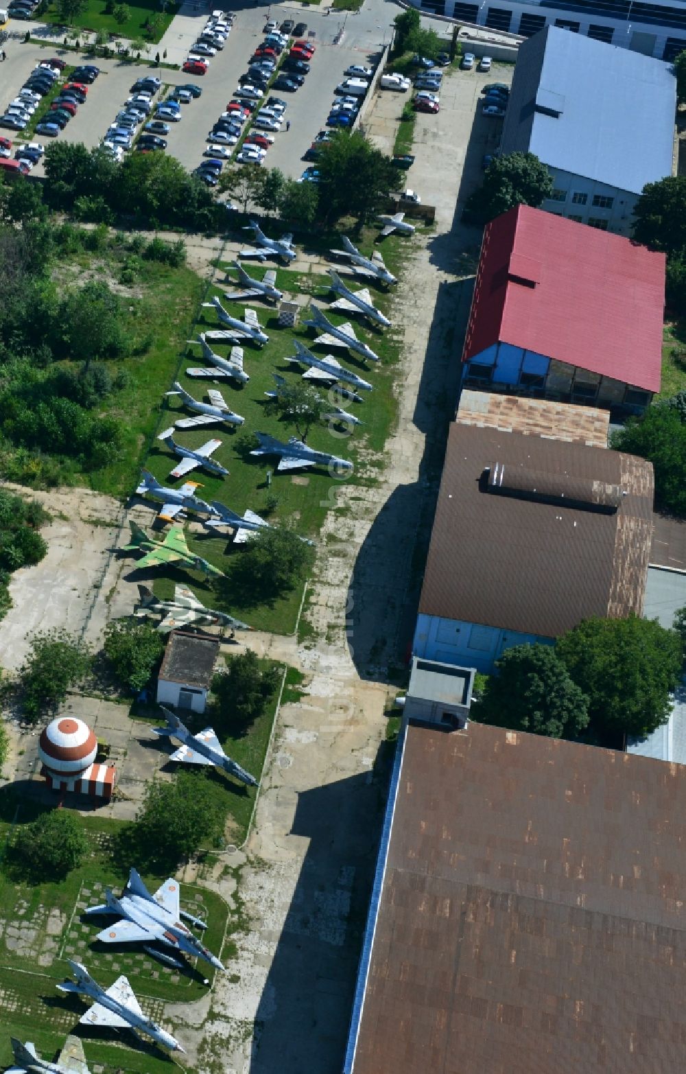 Bukarest von oben - Freiflächen des Nationalen Luftfahrtmuseum in Bukarest in Rumänien