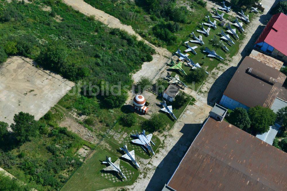 Bukarest aus der Vogelperspektive: Freiflächen des Nationalen Luftfahrtmuseum in Bukarest in Rumänien