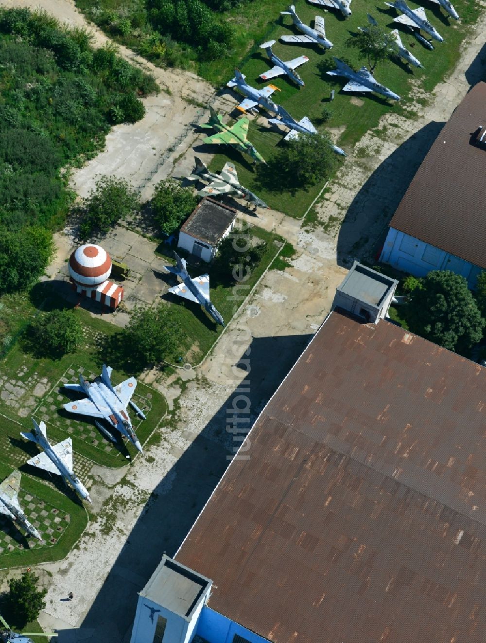 Luftbild Bukarest - Freiflächen des Nationalen Luftfahrtmuseum in Bukarest in Rumänien